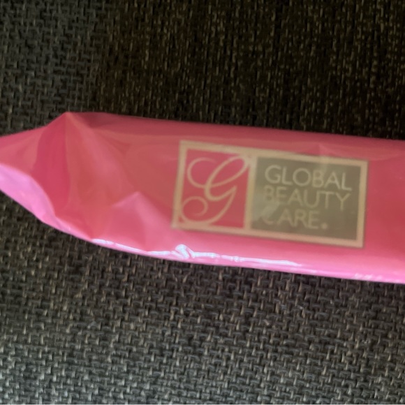 Global Beauty Brand Makeup Cleaning Wipes 30 Counts - Picture 3 of 3